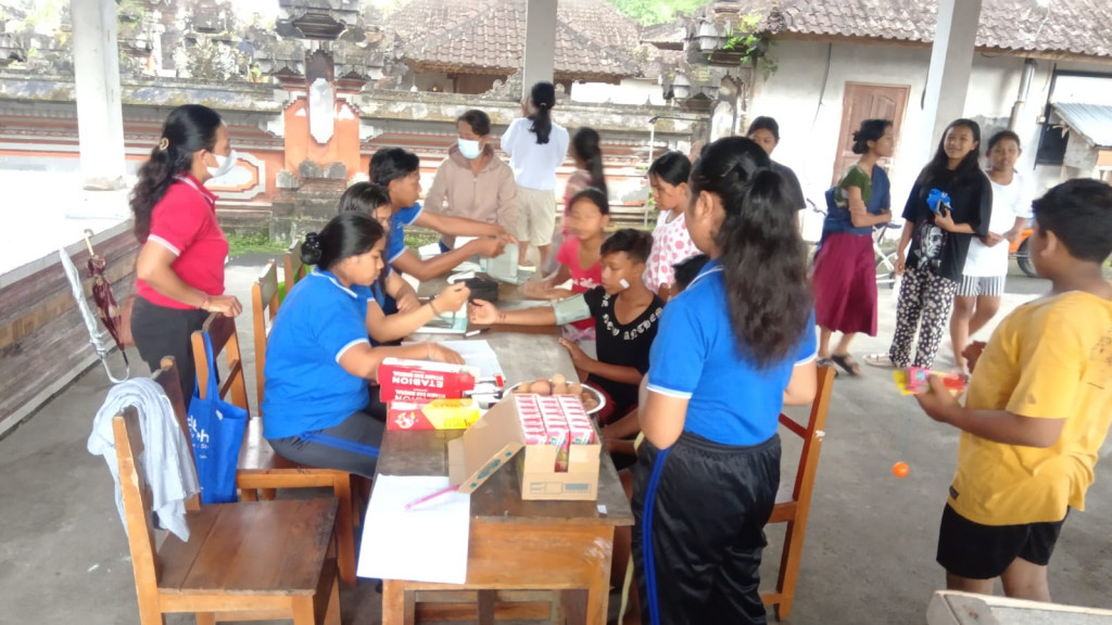 Tidak Hanya Balita, Pemantauan Gizi dan Kesehatan Juga Dilakukan Pada Remaja di Desa Carangsari